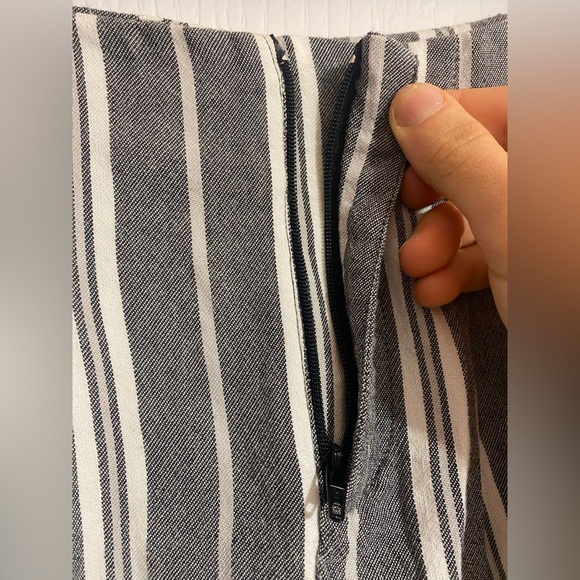 Zara Linen Blend Striped Pocket Grey and White Shorts Size Small - Picture 3 of 8